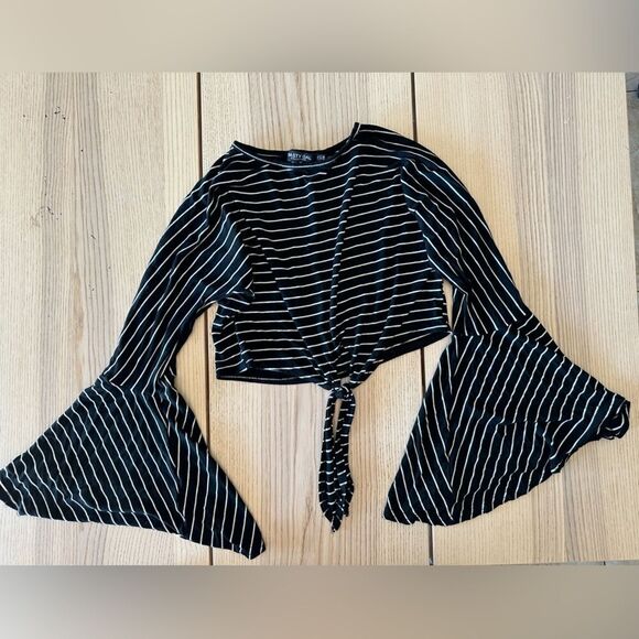 Nasty Gal crop top tie with long bell sleeves black and white stripe - Size 6 - Picture 1 of 6